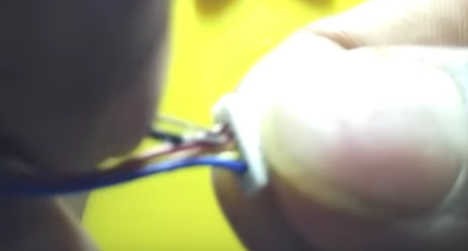 Projecteur- remplacer la lampe par une LED cable-rouge-marron.png