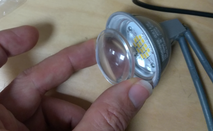 Projecteur- remplacer la lampe par une LED Led-projecteur.png