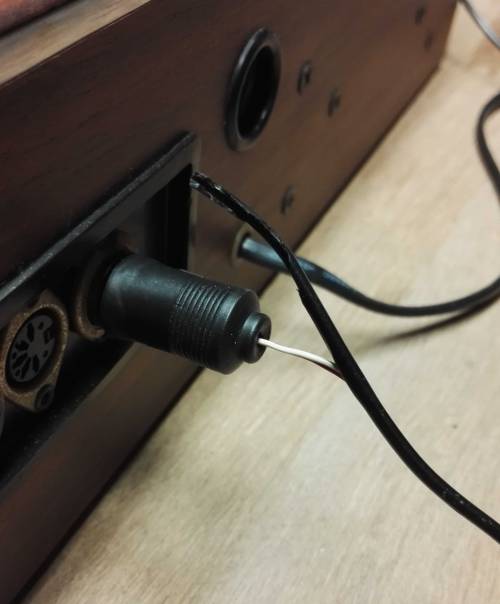 Restauration d un tourne-disque vinyle pt prise defailante 1 short.jpg