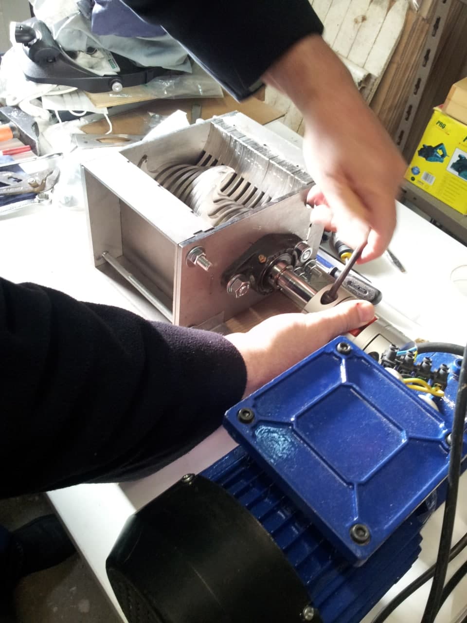 Atelier Broyeuse Dechets Plastique MoteurBleuA.jpg Atelier Broyeuse Dechets Plastique MoteurBleuA.jpg