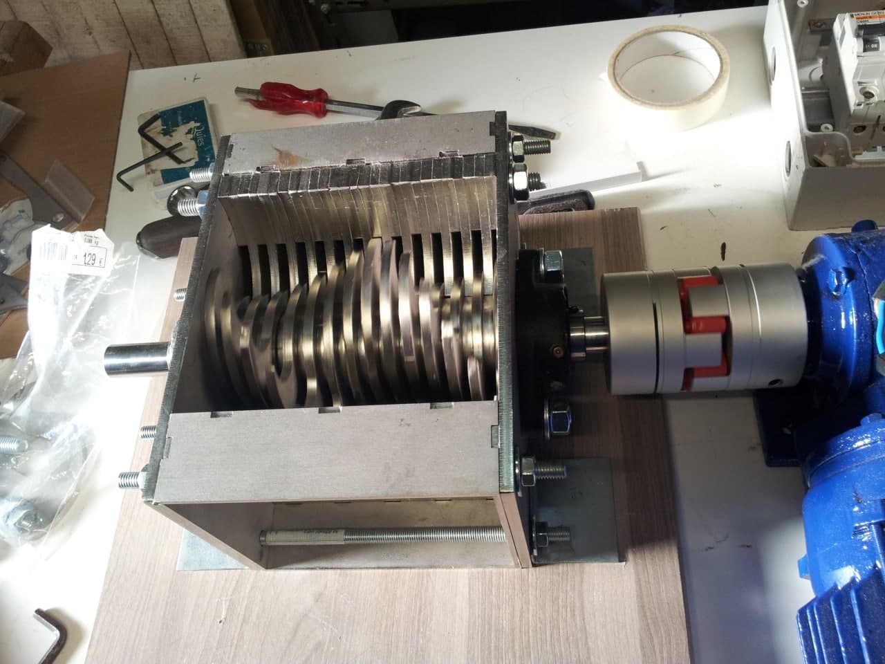 Atelier Broyeuse Dechets Plastique MoteurBleuB.jpg Atelier Broyeuse Dechets Plastique MoteurBleuB.jpg