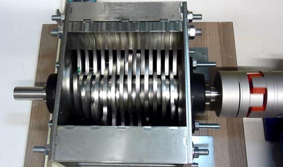 Atelier Broyeuse Dechets Plastique ShredderOK.jpg Atelier Broyeuse Dechets Plastique ShredderOK.jpg