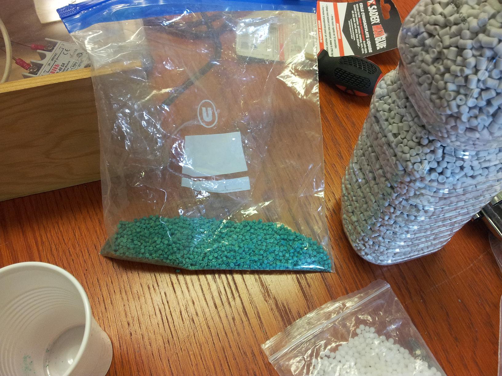 Atelier Extrudeuse Filament Plastique Granules.jpg Atelier Extrudeuse Filament Plastique Granules.jpg