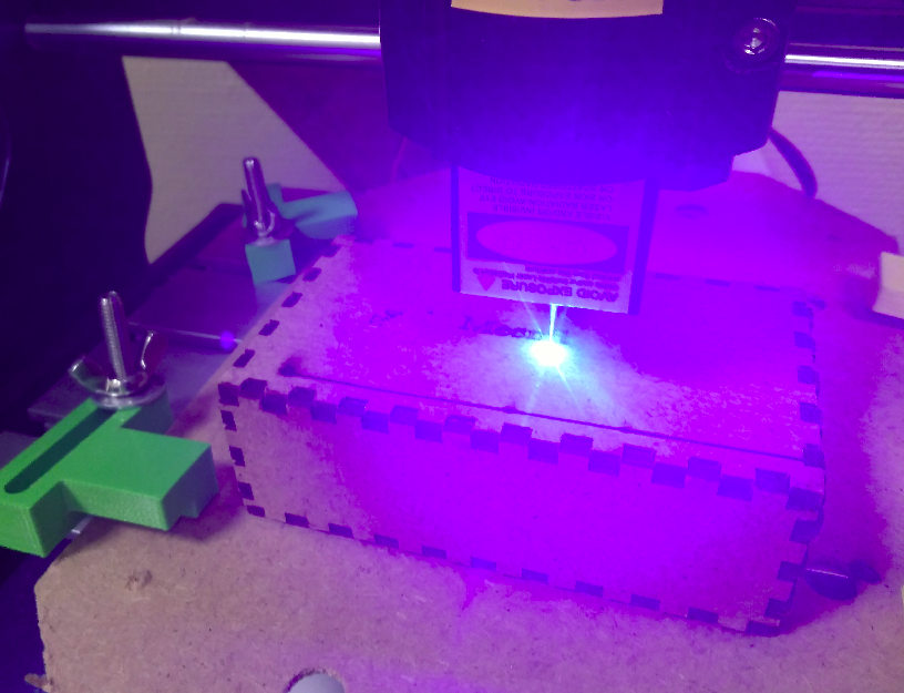 Graver au laser avec une CNC 3018 laser.png Graver au laser avec une CNC 3018 laser.png