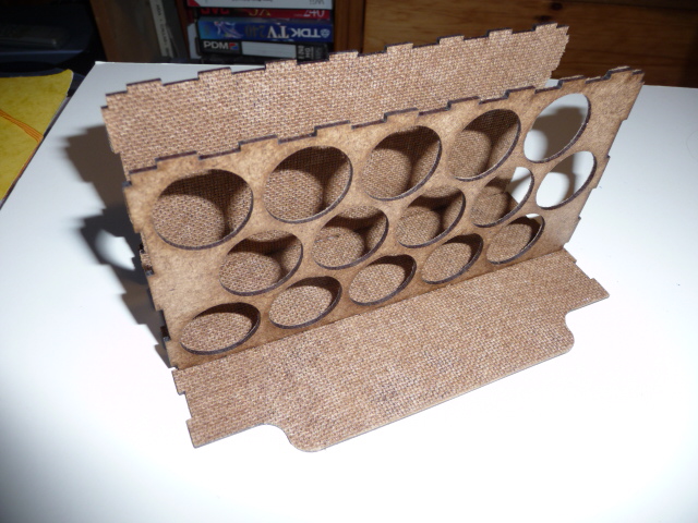 Rangement empilable pour flacons P1240166.JPG Rangement empilable pour flacons P1240166.JPG