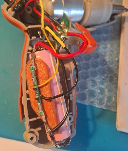 Sauver une visseuse à batterie ou autre appareil sous 4,2V visseuse-motor-direct.png Sauver une visseuse à batterie ou autre appareil sous 4,2V visseuse-motor-direct.png