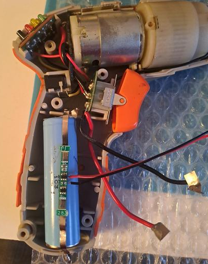Sauver une visseuse à batterie ou autre appareil sous 4,2V visseuse-motor-protection-decharge.png Sauver une visseuse à batterie ou autre appareil sous 4,2V visseuse-motor-protection-decharge.png