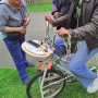 velo_dynamo_pour_produire_du_courant_electrique_velo_3pers.png